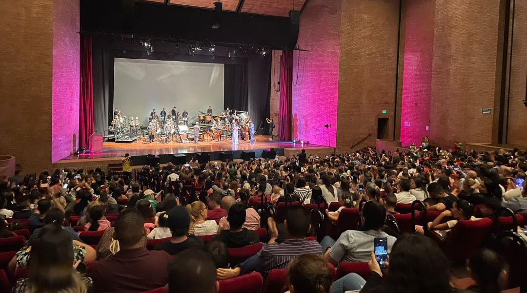 El Grupo Educativo CENSA le adelantó la navidad a más de 1.400 personas de la ciudad