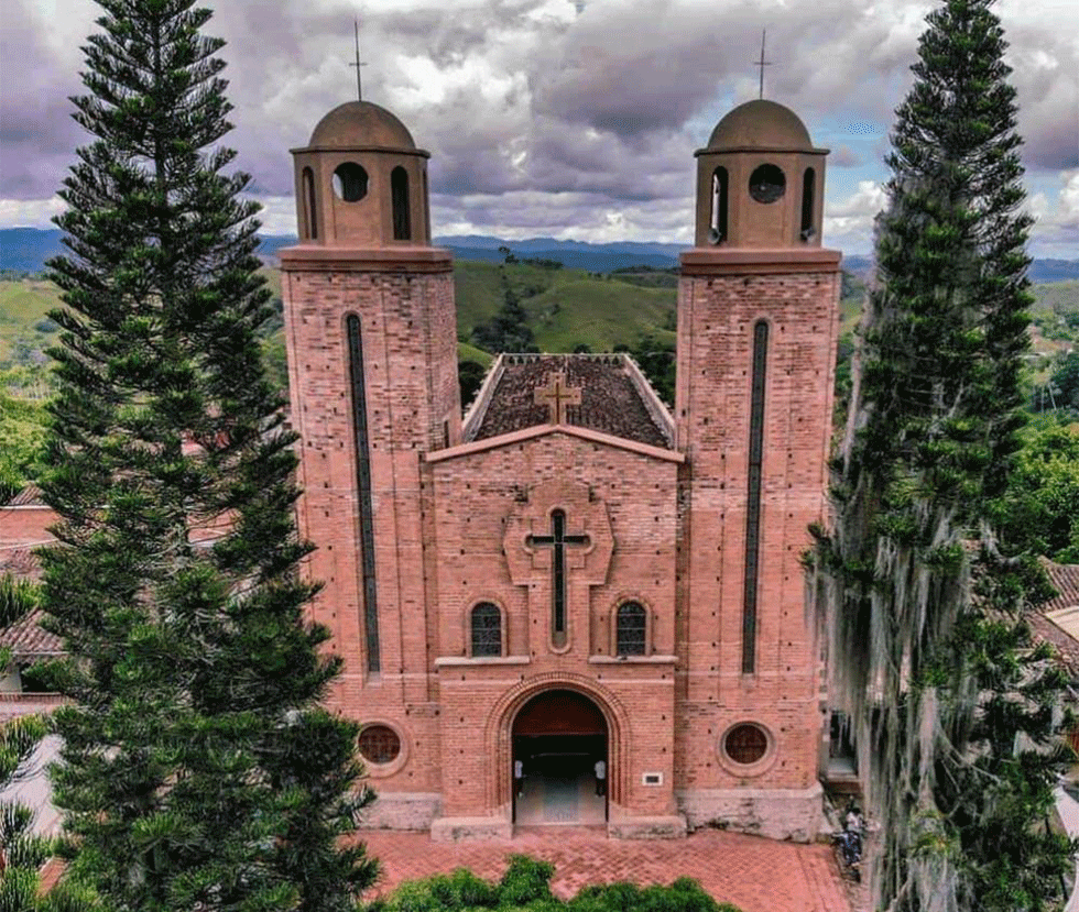 Yalí
